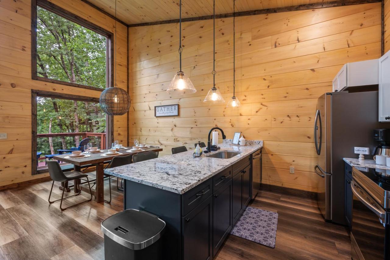New Cozy Mountain Cabin Hot Tub Near Downtown Gatlinburg Buitenkant foto