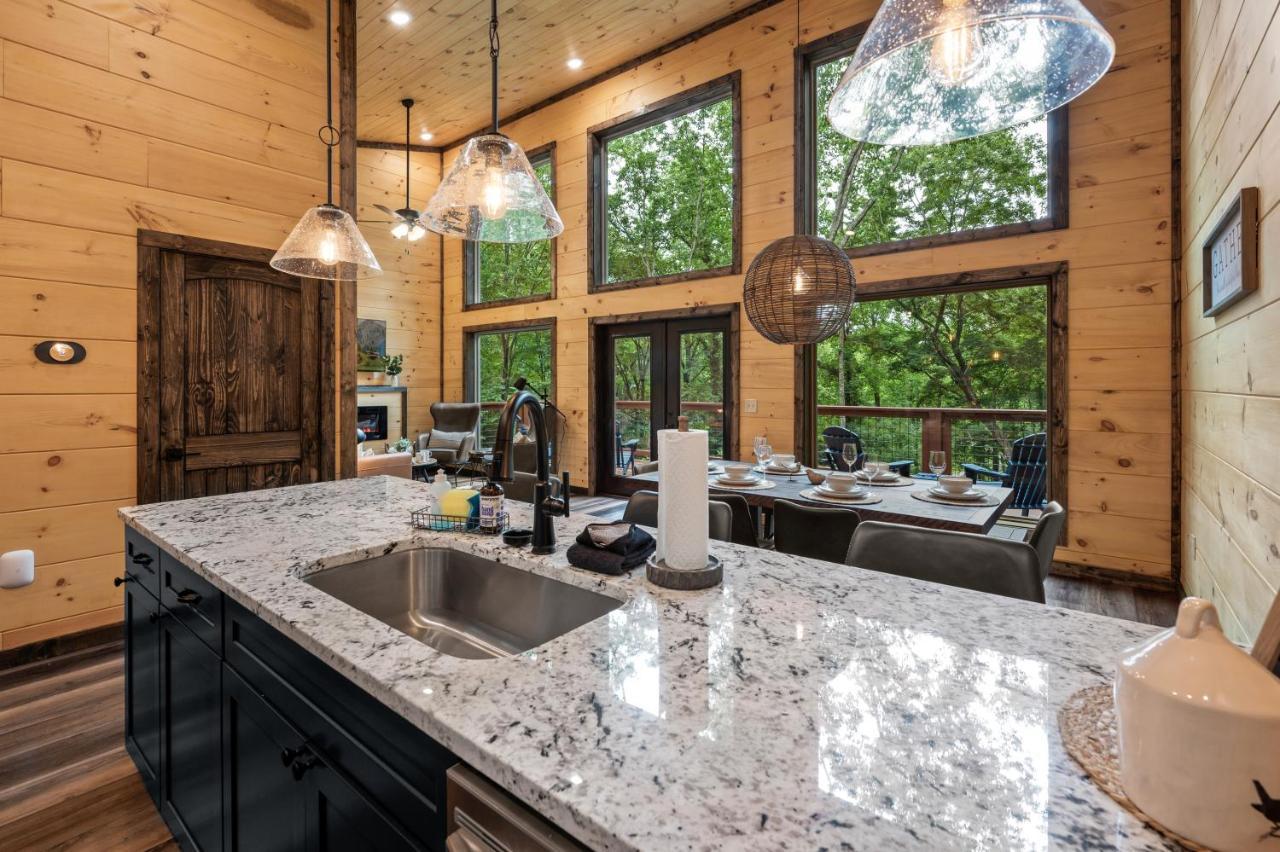 New Cozy Mountain Cabin Hot Tub Near Downtown Gatlinburg Buitenkant foto